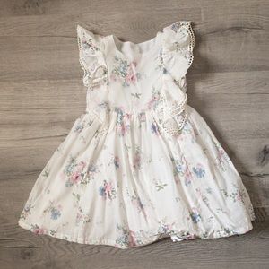 White Floral Dress. Flutter sleeves. 4T